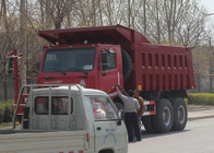 10 ρόδες φορτηγό απορρίψεων 70 τόνου με το μονομερές υψηλής αντοχής αμάξι σκελετών