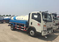 Φορτηγό δεξαμενών νερού ελαφριών φορτηγών SINOTRUK HOWO 5-8CBM για το οδικό ξέπλυμα