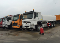 SINOTRUK εσωτερικά αντιδιαβρωτικά φορτηγά 18 μεταφορών νερού κατασκευής - 25CBM