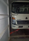 ZZ1107D3815C1 άσπρο χρώμα φορτηγών απορρίψεων Howo 4x2 αποβαθρών