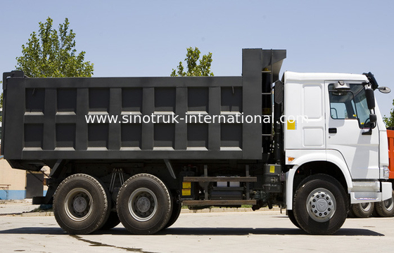 Tipper οι ρόδες φορτηγών απορρίψεων SINOTRUK HOWO 10 μπορούν να φορτώσουν την άμμο ή τις πέτρες 25-40tons
