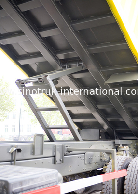 Tipper οι ρόδες φορτηγών απορρίψεων SINOTRUK HOWO 10 μπορούν να φορτώσουν την άμμο ή τις πέτρες 25-40tons
