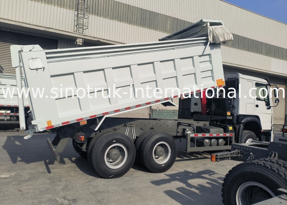 Sinotruk Howo Τρακ 380Hp 6 × 4 20CBM Λευκό με αυτόματη σανίδα