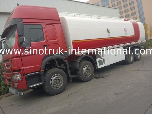 SINOTRUK HOWO Κόκκινο φορτηγό δεξαμενών πετρελαίου 400HP 8×4 12 τροχών Μεγάλη χωρητικότητα