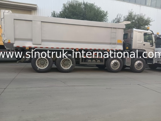 Τελαχιστοποιημένο φορτηγό SINOTRUK HOWO 400HP 12 τροχούς LHD 40Tons 30CBM ZZ3317V3567B1