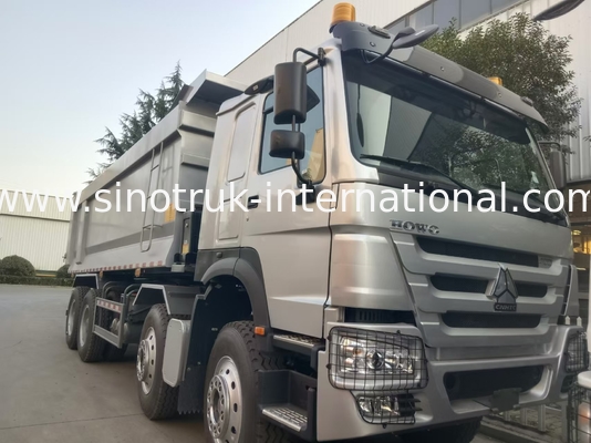Τελαχιστοποιημένο φορτηγό SINOTRUK HOWO 400HP 12 τροχούς LHD 40Tons 30CBM ZZ3317V3567B1