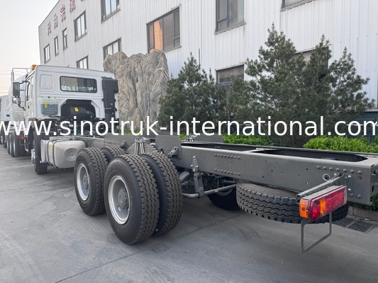 SINOTRUK HOWO Φορτηγό Σασί SINOTRUK κινητήρας 371HP 6 × 4 RHD με προειδοποιητικό φως που χρησιμοποιείται σε φορτηγά φορτηγά φορτηγά φορτηγά φορτηγά φορτηγά