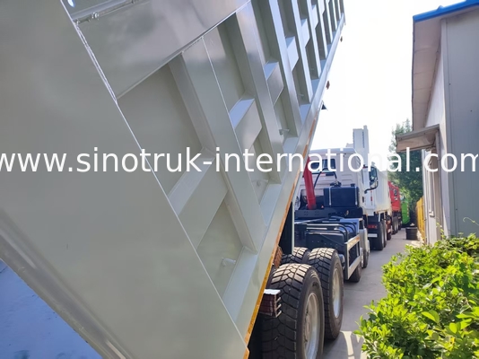 26.91CBM Ενίσχυρο HOWO TX 8x4 Τρακ με 12.00R20 τροχό