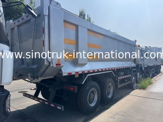 SINOTRUK HOWO 371HP 8X4 Τελαχιστοποιητικό φορτηγό κατασκευής Παλαιό μπροστινό πρόσωπο Στρατιωτικό προφυλακτήρα για ορυχειακές περιοχές Δύο φώτα προειδοποίησης Συσκευή τύπου U