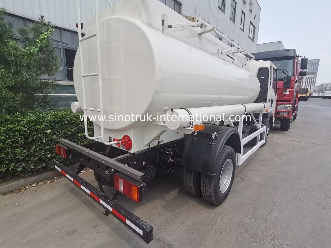 SINOTRUK HOWO 4X2 6 τροχών Τεχνόμαξα πετρελαίου 5-6CBM Μονό κάδο με ροόμετρο