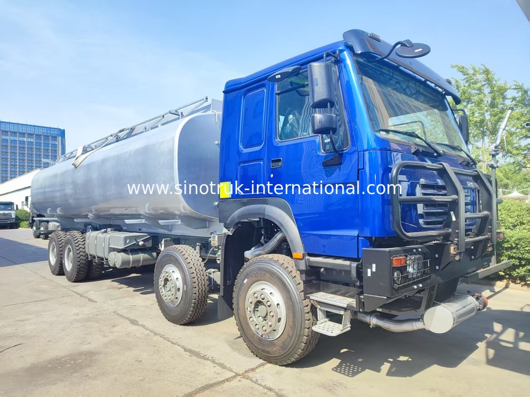 Υψηλής ισχύος HOWO 8*4 400HP LHD φορτηγό καυσίμου 40CBM Διπλό σύστημα δεξαμενής για τη διανομή καυσίμου μεγάλης απόστασης