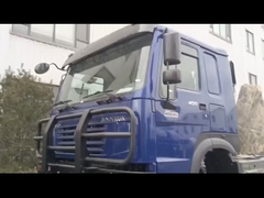 SINOTRUK HOWO Κόκκινο φορτηγό δεξαμενών πετρελαίου 400HP 8×4 12 τροχών Μεγάλη χωρητικότητα